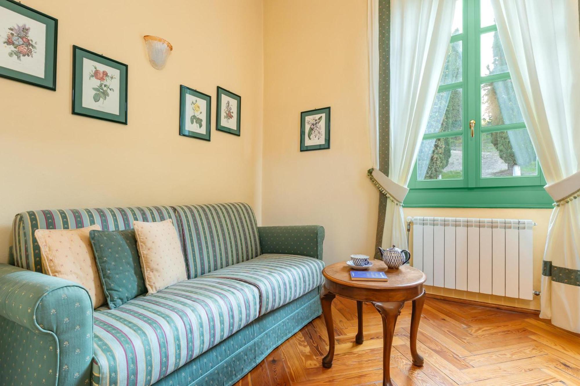 Junior Suite mit seitlichem Seeblick - Villa