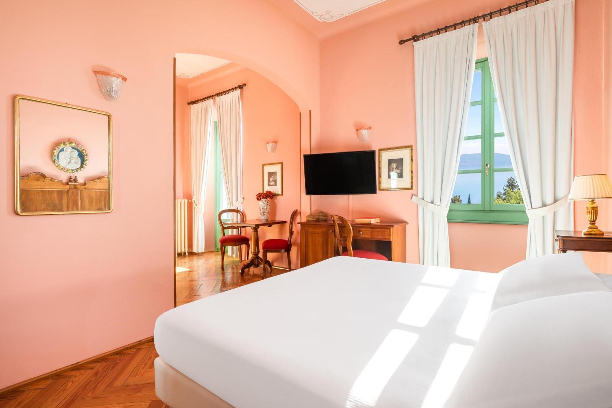 Junior Suite mit Terrasse und Seeblick - Villa